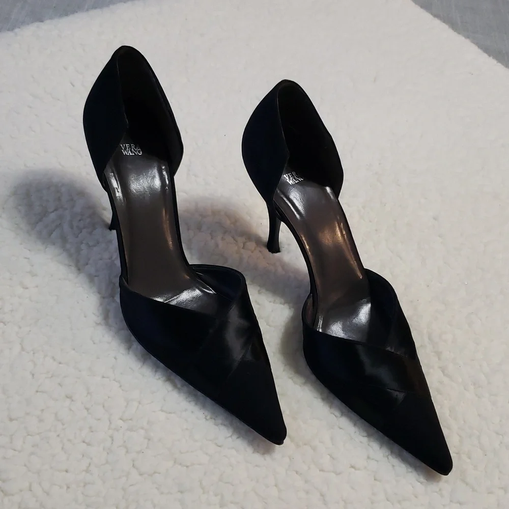 VERA Wang by Stuart Weitzman Black Satin Pointed Toe Pump Color Black, Size 7.5M